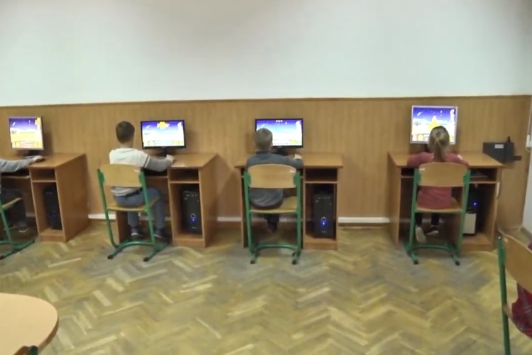 Діти в Підгайцях навчатимуться за допомогою електронних підручників (Відео)