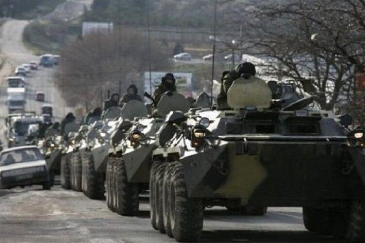 Окупанти разом із колонами військової техніки тікають до Криму та крадуть авто, – мер Мелітополя 