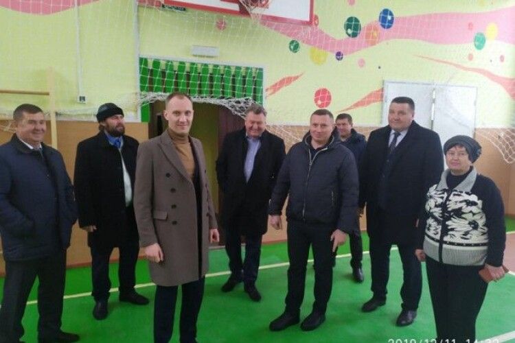 Новозбудована школа в Осівцях приємно вразила голову ОДА Юрія Погуляйка