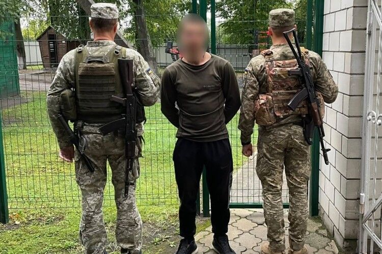 На Волині затримали двох чоловіків «за крок» до кордону