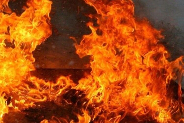 У Львові невідомі підпалили російський банк в центрі міста