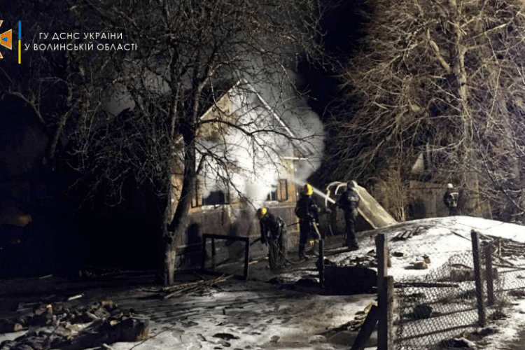 Вночі на Волині горіла хата