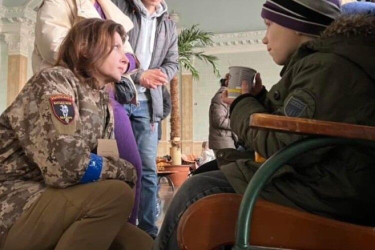 На залізничному вокзалі Києва працює волонтерський центр для допомоги евакуйованим громадянам – Марина Порошенко