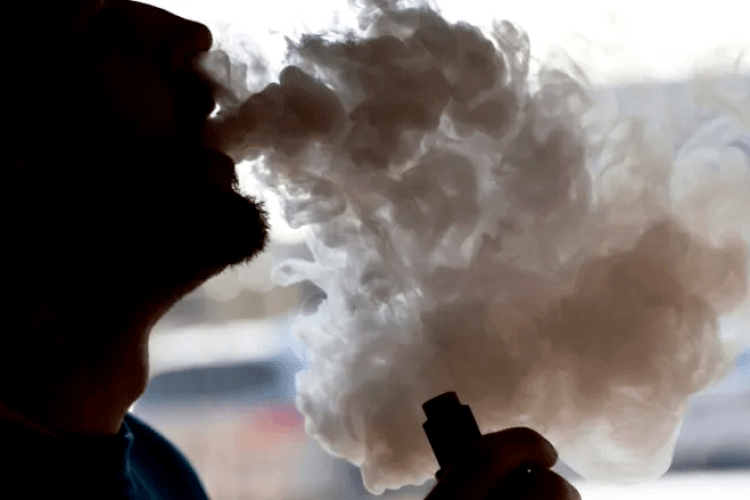 Штат Мічиган першим у США заборонив ароматизовані суміші для електронних сигарет