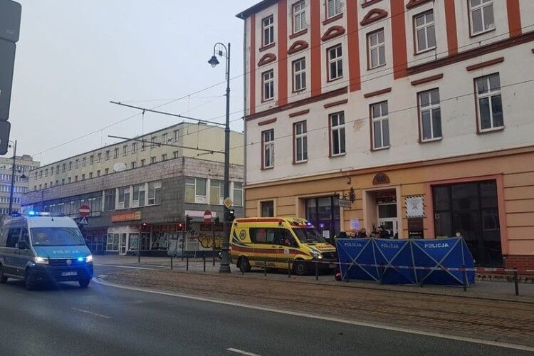 У Польщі з вікна випав українець: поліція затримала його співвітчизників (Фото)