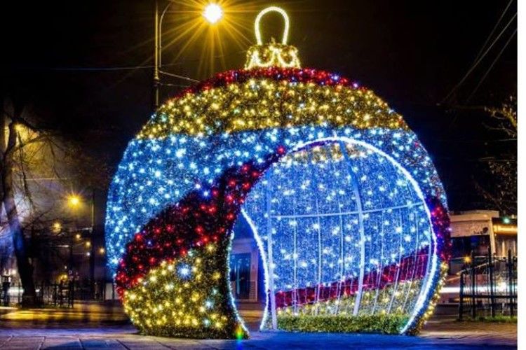 У центрі Луцька усі новорічно-різдвяні свята лунатимуть колядки