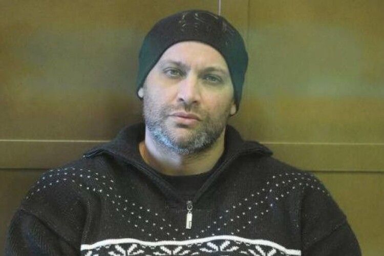 Засудженого на 20 років вбивцю журналістки Політковської помітили на війні в Україні