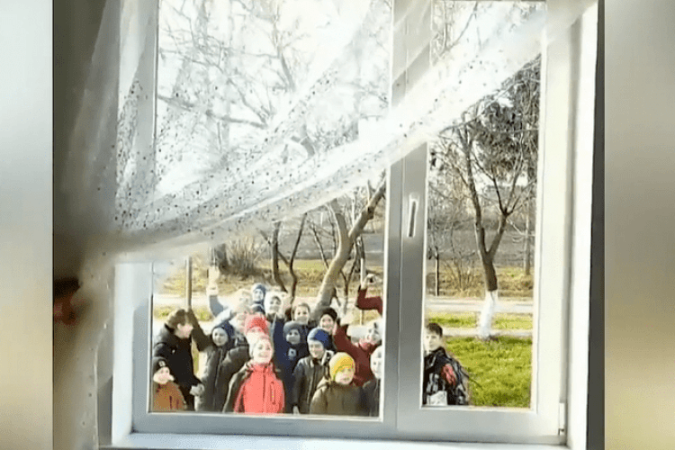Два роки вдома через COVID-19: на Рівненщині школярі влаштували свято для однокласниці (Фото)