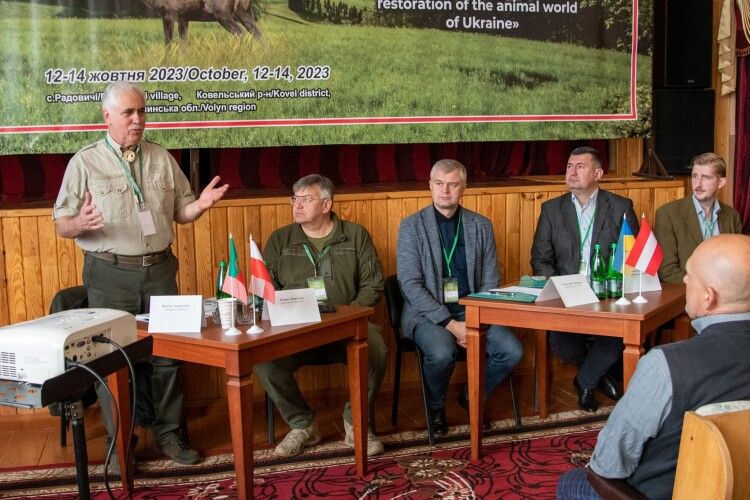 Є представники Європи: на оленячій фермі на Волині радяться, як відновити тваринний світ після війни
