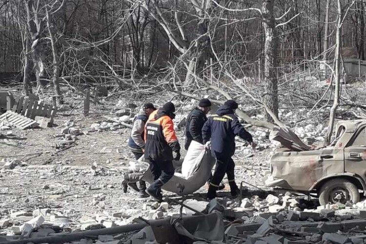 Унаслідок авіаудару по Чернігову загинула сім’я з трьома дітьми (Фото, відео 18+ ) 