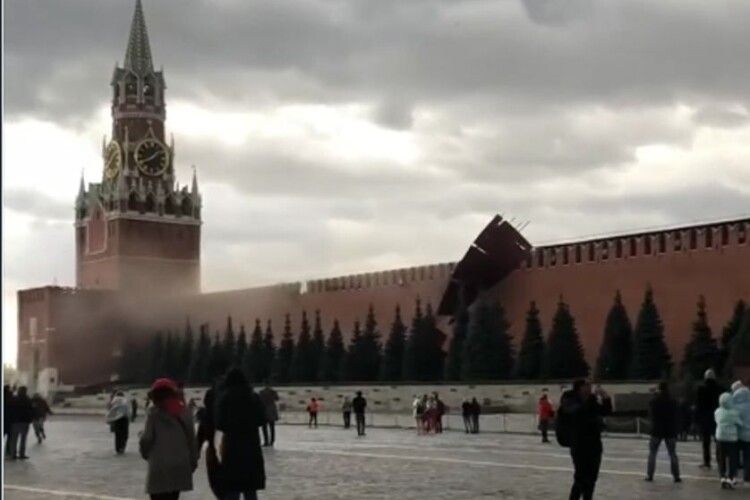 Вітер пошкодив стіну Кремля (Відео)