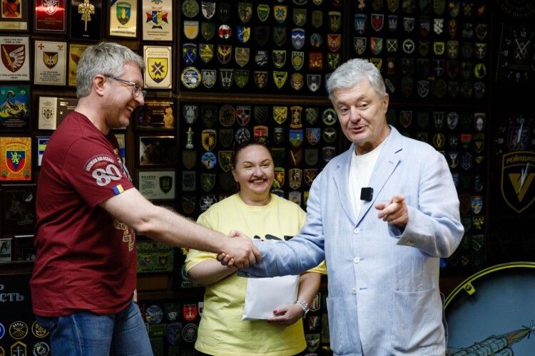 Порошенко задонатив «Справі Громад» свої депутатські кошти і закликав українців підтримувати волонтерів