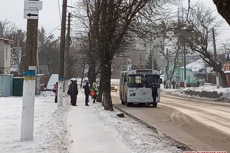 Після вибуху тролейбус охопило полум’ям