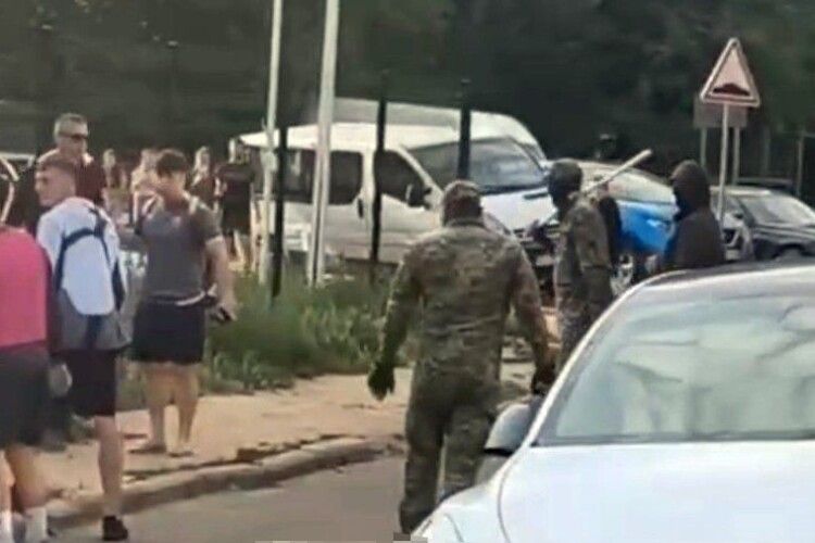 Стрілянина на Соборності: у Луцьку розшукують водія, який утік від ТЦК (Відео)
