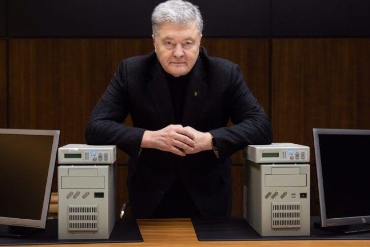 «Підтримуємо протиповітряну оборону»: Порошенко з волонтерами купив обладнання для сил ППО (Фото)