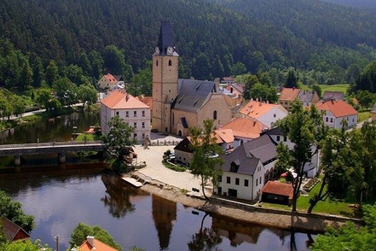 Чеське місто хоче найняти українців  у поліцію через «проблеми у діаспорі»