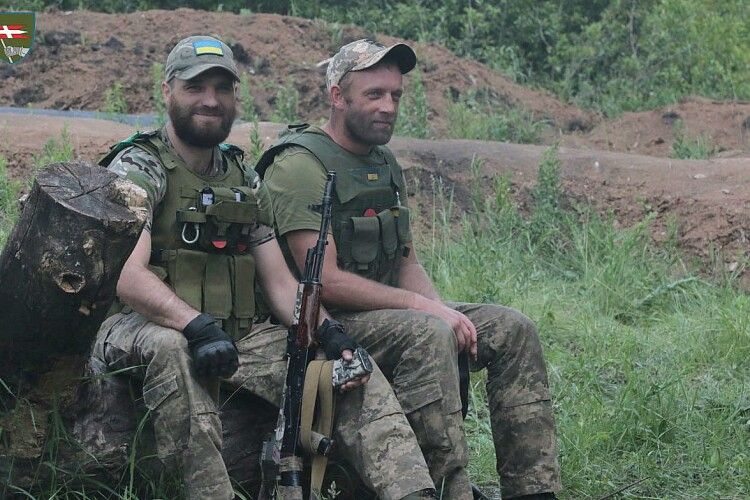 Волинські воїни бажають українцям мирної неділі (Фото)