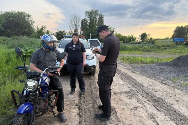 У районі на Волині патрульні «упіймали» неповнолітніх мотоциклістів