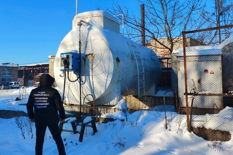На Волині власник «тіньової» заправки сплатить півтора мільйона гривень штрафу