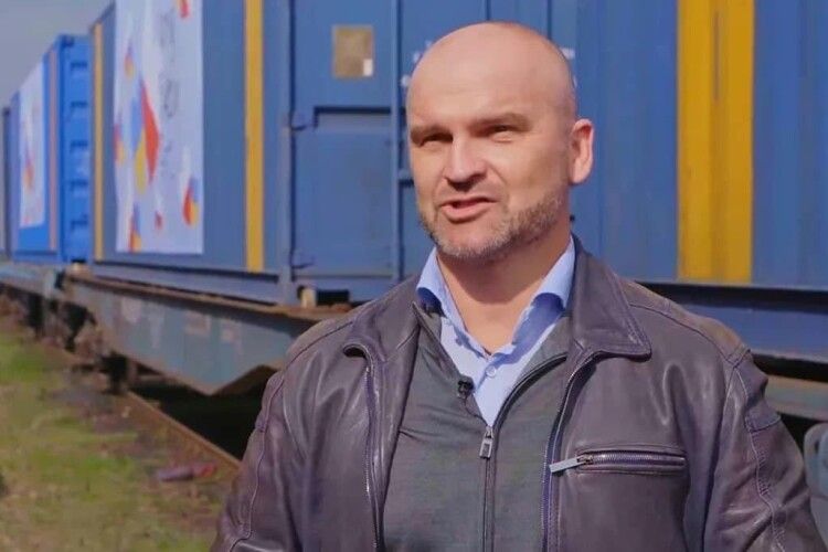  Польський бізнесмен відправив в Україну 34 вагони гуманітарної допомоги 