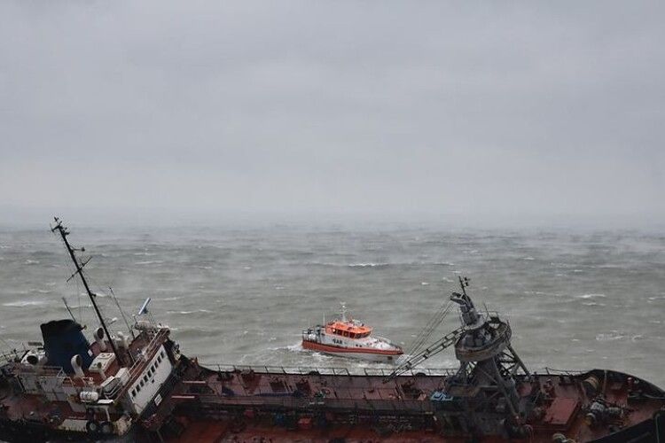 Аварія танкера поблизу Одеси: забруднення води перевищує норму у 53 рази