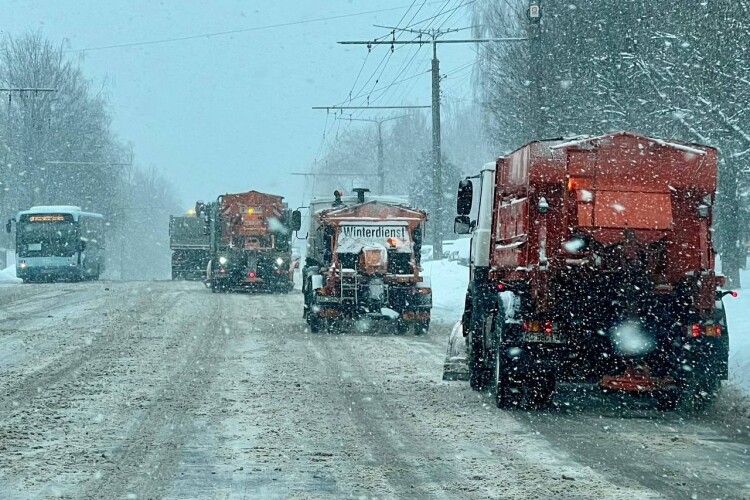 На дорогах Волині працює 32 одиниці спецтехніки