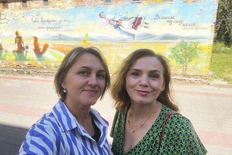 «Вільним під силу політ»: у місті на Волині створили стінопис про незламність українців
