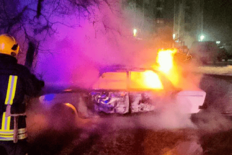 На Волині вночі згорів легковий автомобіль (Фото)