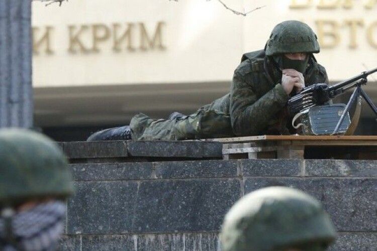У Криму окупанти збирають теплі речі для армії