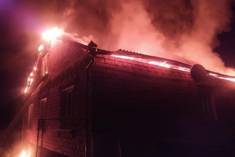 На Рівненщині горів будинок (Фото)