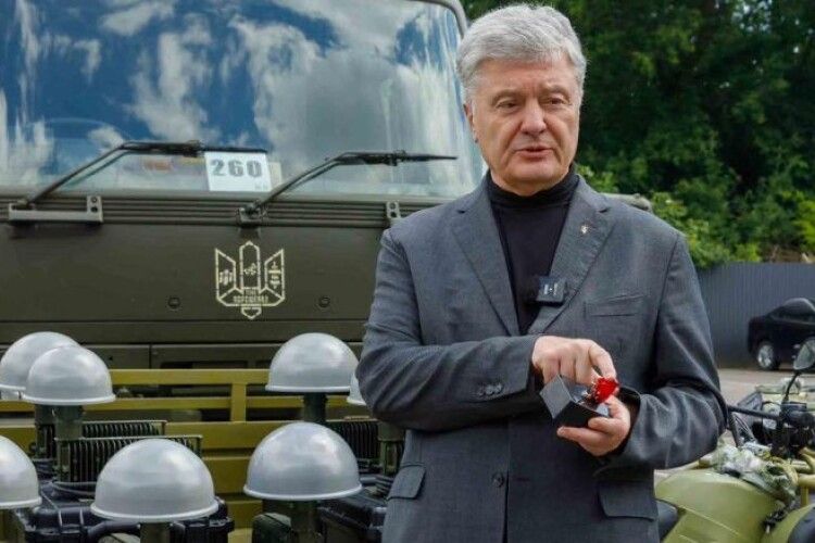 Червона кнопка для знищення русні: Порошенко везе на Харківщину окопний РЕБ і сотні FPV-дронів