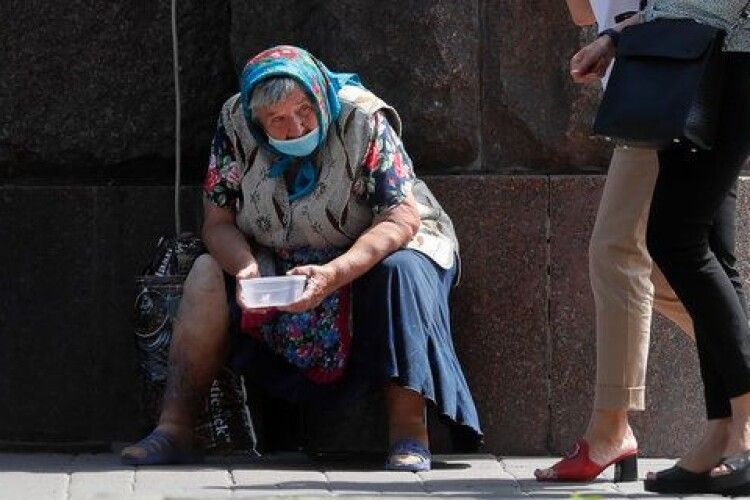 В Україні немає багатих, а до середнього класу себе зараховує лише 1% домогосподарств