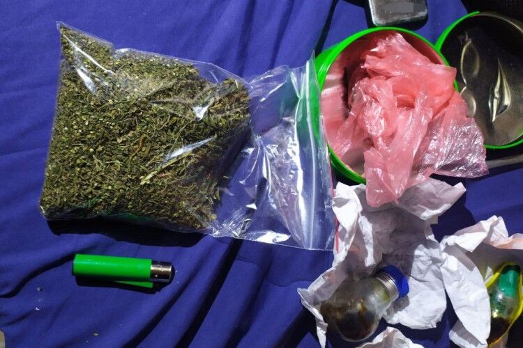 У Ковелі молодиця зі спільником збували наркотики