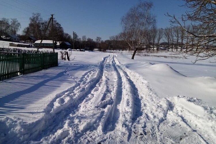 Зима повернула в дитинство: горохівчанин зазнімкував своє засніжене село (Фото)