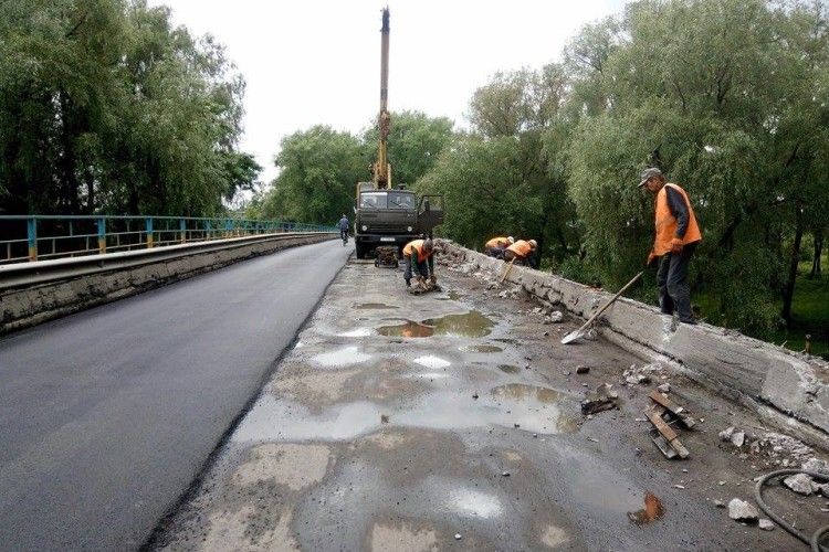 Ура! Нарешті взялись за міст біля Колок!