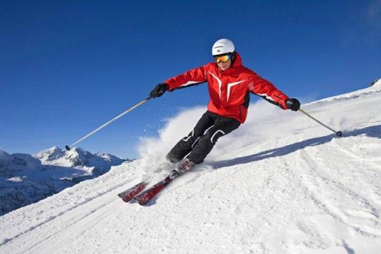 Росіянина під час спуску з гори проштрикнула власна лижа