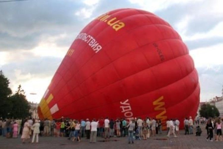 У єгипетському Луксорі впала повітряна куля з 20 туристами 