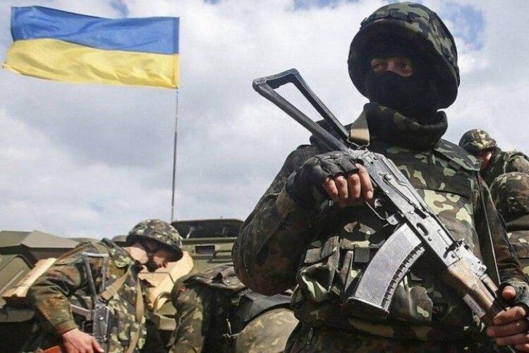 Кабмін зменшив виплати для військових і силовиків