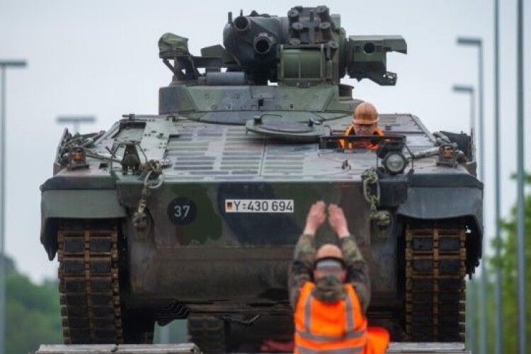 У Німеччині обіцяють вчасно поставити Marder в Україну і відразу розпочати навчання