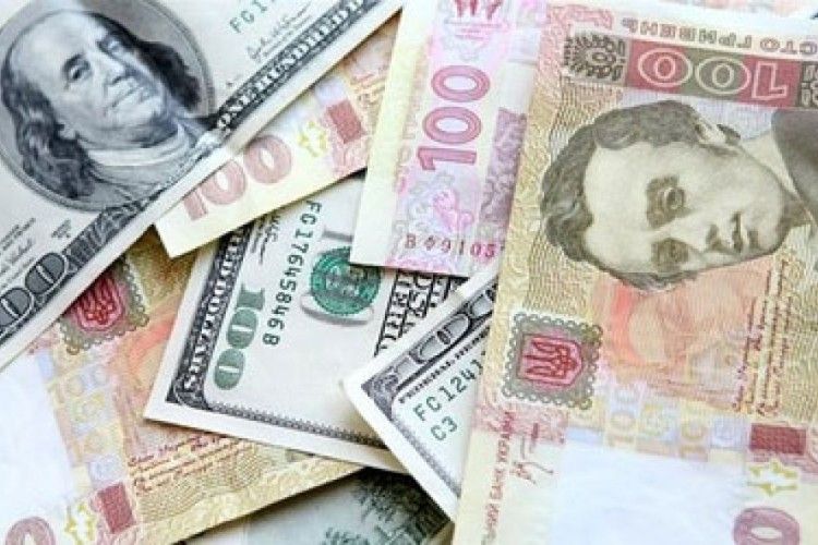 Курс валют: долар рвонув угору, зате євро скинуло кілька копійок