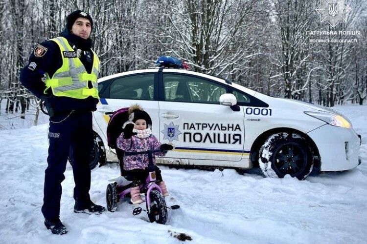 У поліції порадили, як правильно переходити дорогу батькам із дитячими візочками