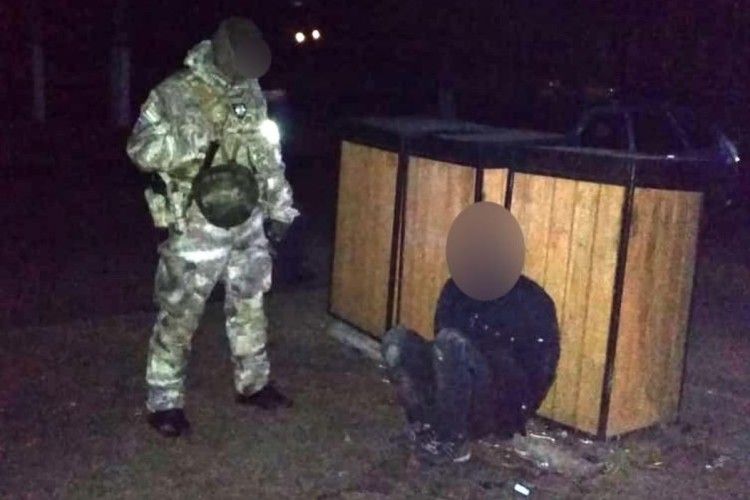 В Олиці троє чоловіків викрали з банкомата 600 тисяч гривень (Відео)