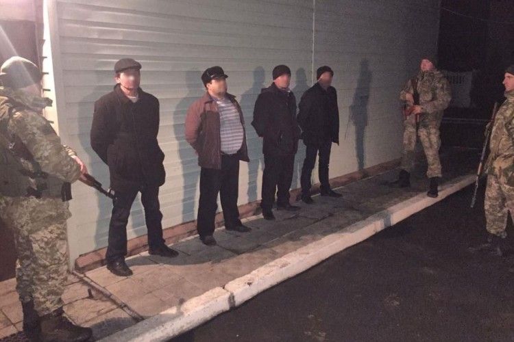 Українець намагався нелегально переправити в Росію двох грузинів і азербайджанця