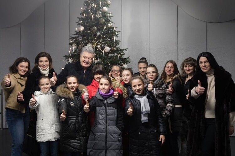 Петро і Марина Порошенко відкрили новорічну ялинку у зимовому містечку ROSHEN Winter Village (відео)