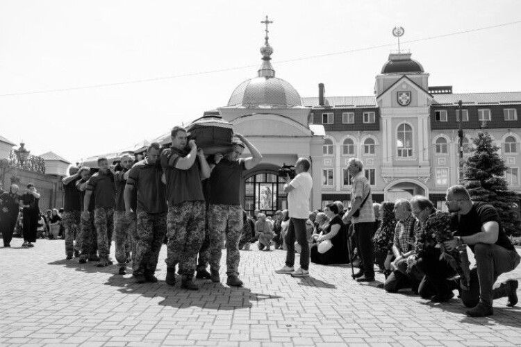 Волинь у жалобі: Луцька громада провела в останню дорогу трьох Героїв