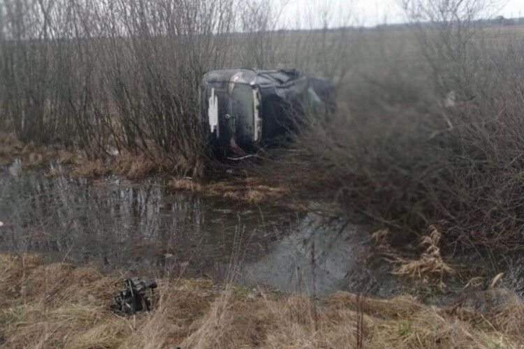 На Львівщині авто вилетіло на зустрічну: травмувалися четверо людей (Фото)