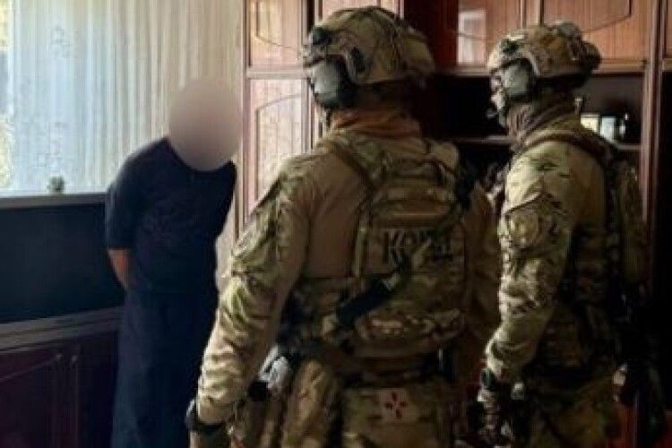 Волинянину, який погрожував пістолетом правоохоронцям, повідомили про підозру