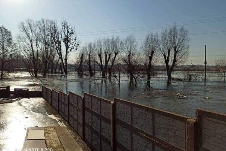 На Київщині тимчасово окуповане село може затопити через підрив дамби (Фото)