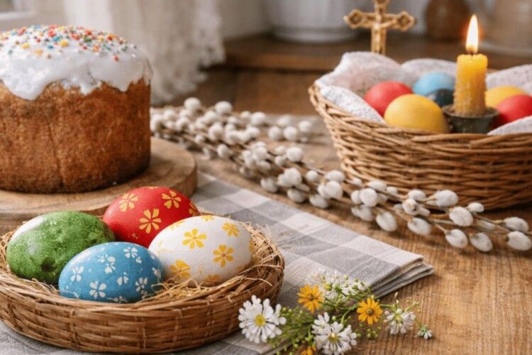 «Ви не самотні»: волинська громада передає сотні пасхальних пакунків потребуючим мешканцям