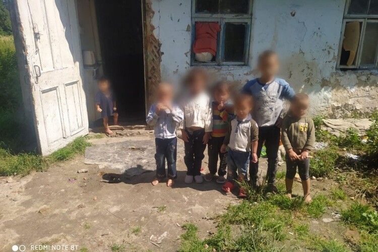 На Волині із двох сімей вилучили семеро дітей (Фото)